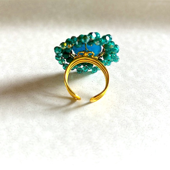 Gold Cocktail Ring w/Faceted Iridescent Teal & Aqua Crystals - NEW - Picture 4 of 5